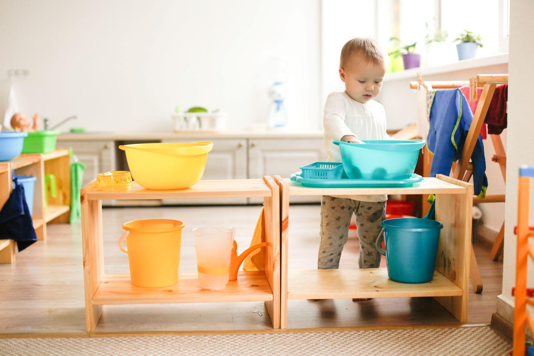 Explorando el ambiente preparado: cómo diseñar espacios Montessori en el hogar